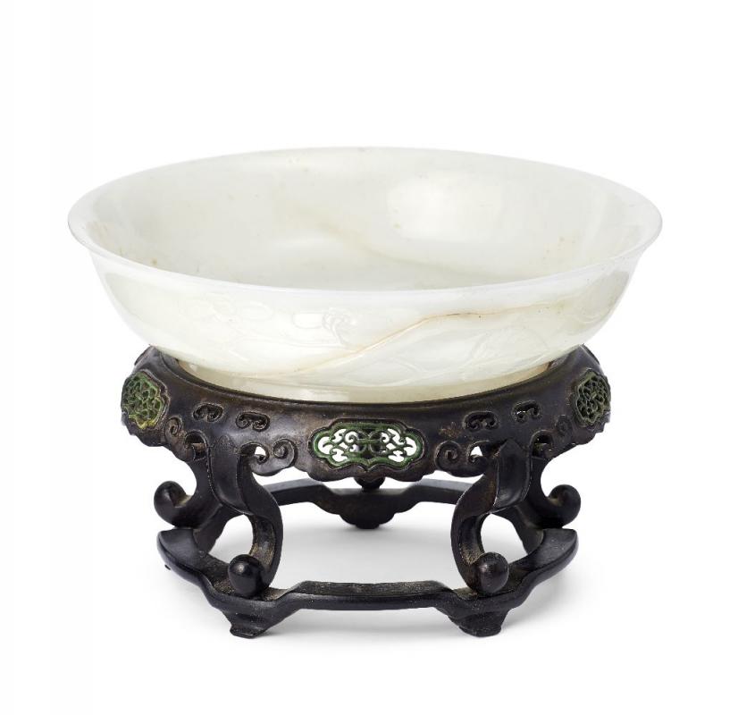Qianlong white jade brush washer