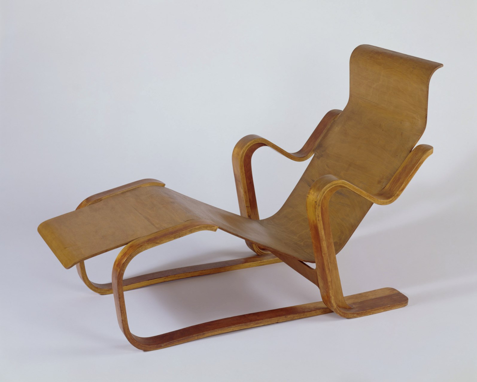 Isokon long chair. Marcel Breuer. England. 1936